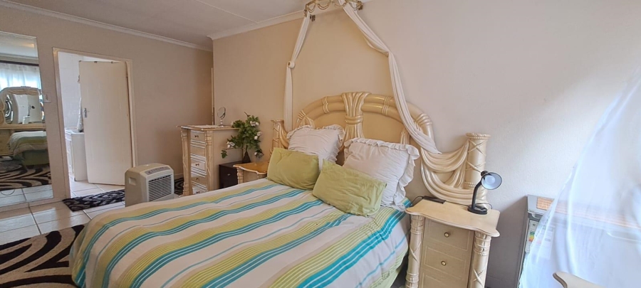 3 Bedroom Property for Sale in Brackendowns Gauteng