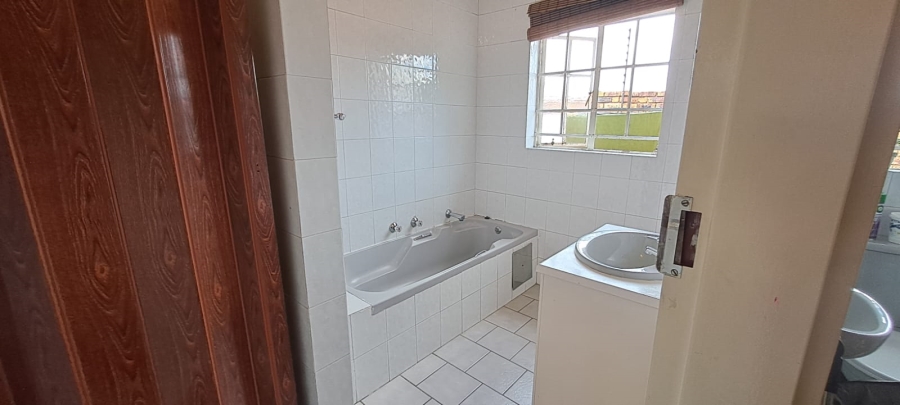 3 Bedroom Property for Sale in Brackendowns Gauteng