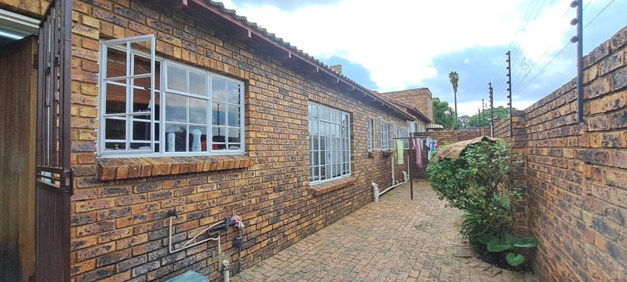 3 Bedroom Property for Sale in Brackendowns Gauteng