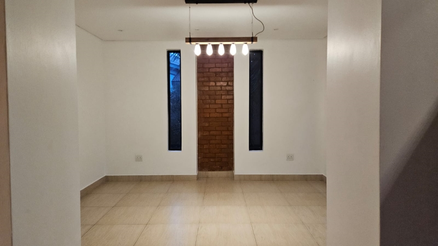 4 Bedroom Property for Sale in Zwavelpoort Gauteng