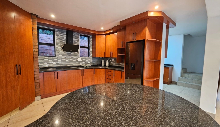 4 Bedroom Property for Sale in Zwavelpoort Gauteng