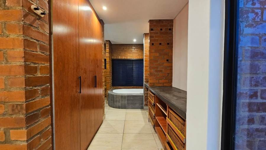 4 Bedroom Property for Sale in Zwavelpoort Gauteng