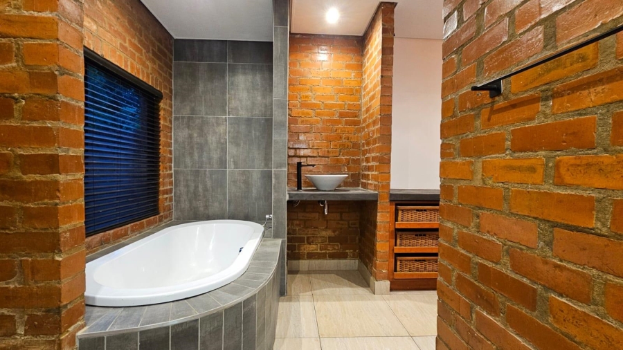 4 Bedroom Property for Sale in Zwavelpoort Gauteng