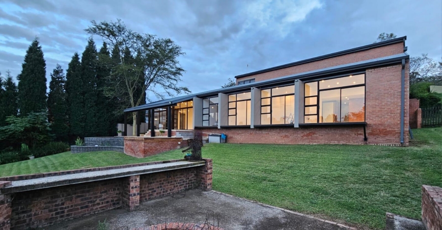 4 Bedroom Property for Sale in Zwavelpoort Gauteng