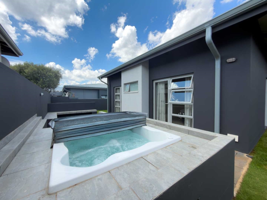 3 Bedroom Property for Sale in Eye of Africa Gauteng