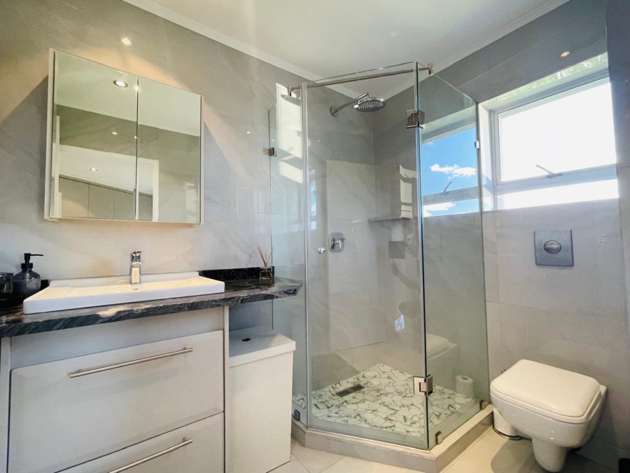 2 Bedroom Property for Sale in Sandhurst Gauteng