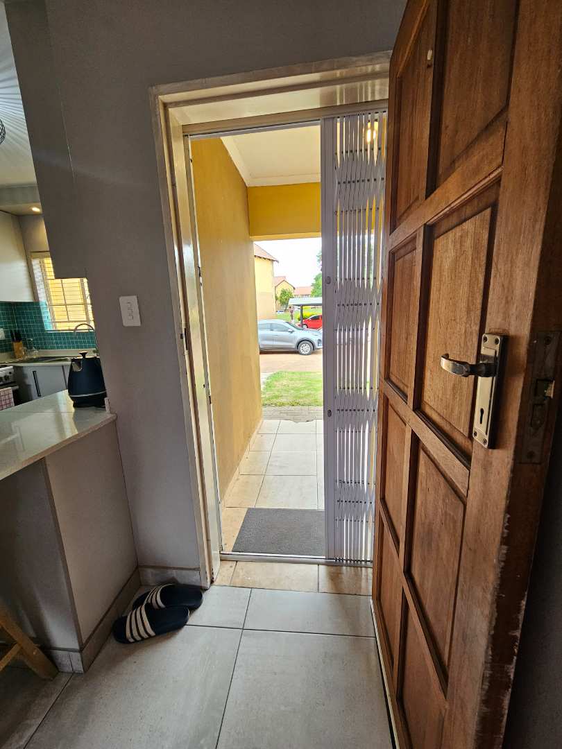 2 Bedroom Property for Sale in Eldorette Gauteng