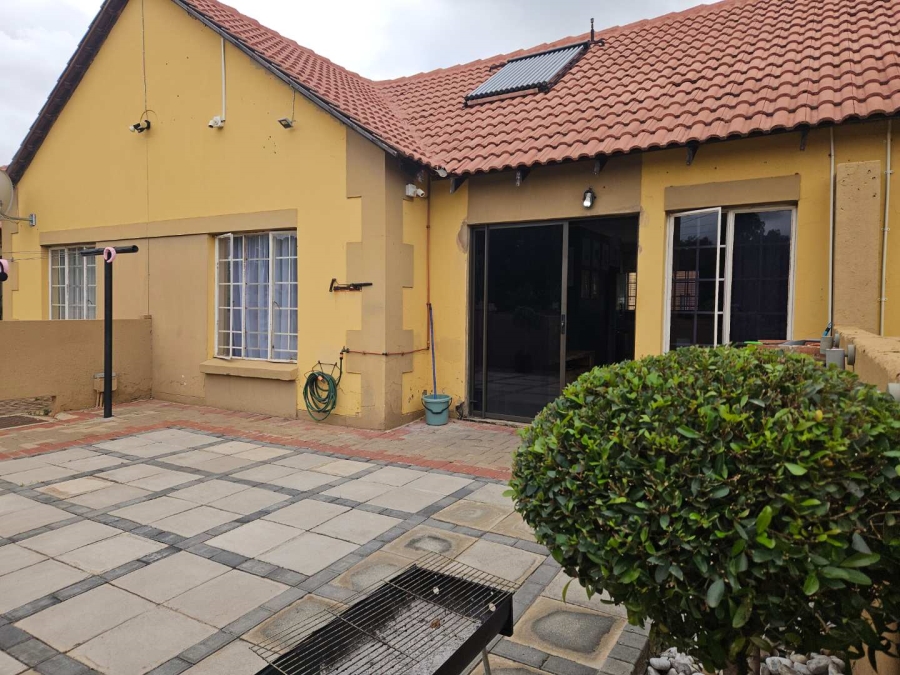 2 Bedroom Property for Sale in Eldorette Gauteng
