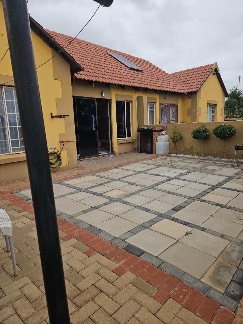 2 Bedroom Property for Sale in Eldorette Gauteng