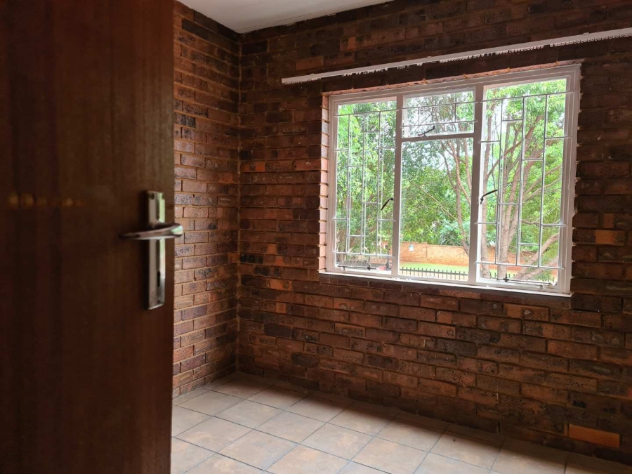 To Let 2 Bedroom Property for Rent in Annlin Gauteng