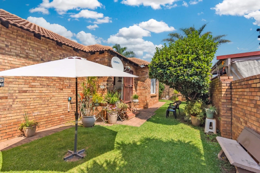 2 Bedroom Property for Sale in Willowbrook Gauteng
