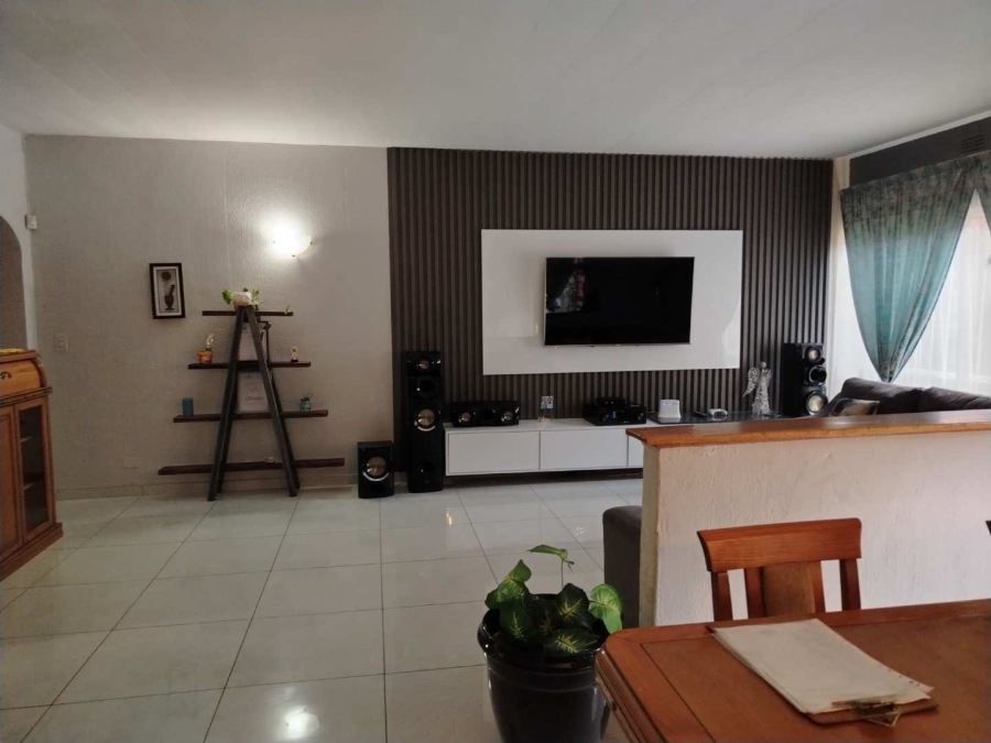 3 Bedroom Property for Sale in Meredale Gauteng