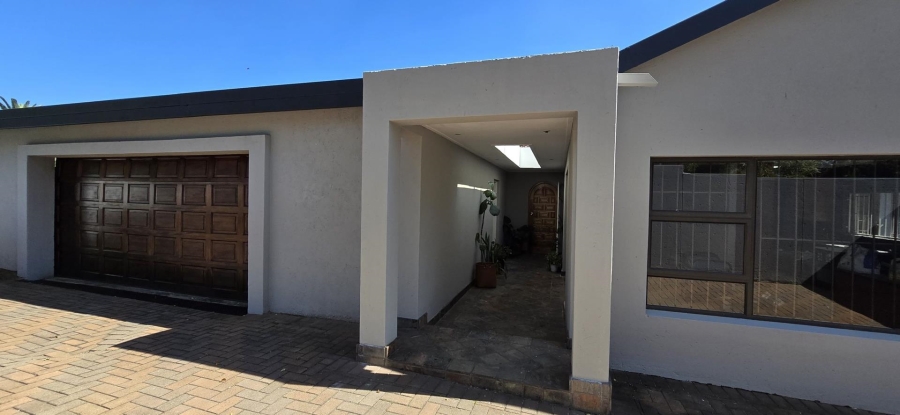 4 Bedroom Property for Sale in Garsfontein Gauteng