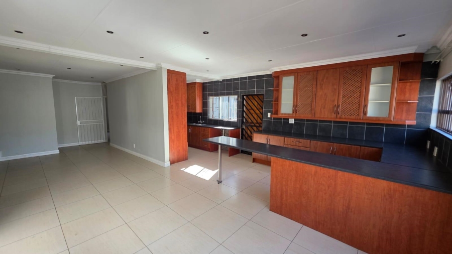 4 Bedroom Property for Sale in Garsfontein Gauteng