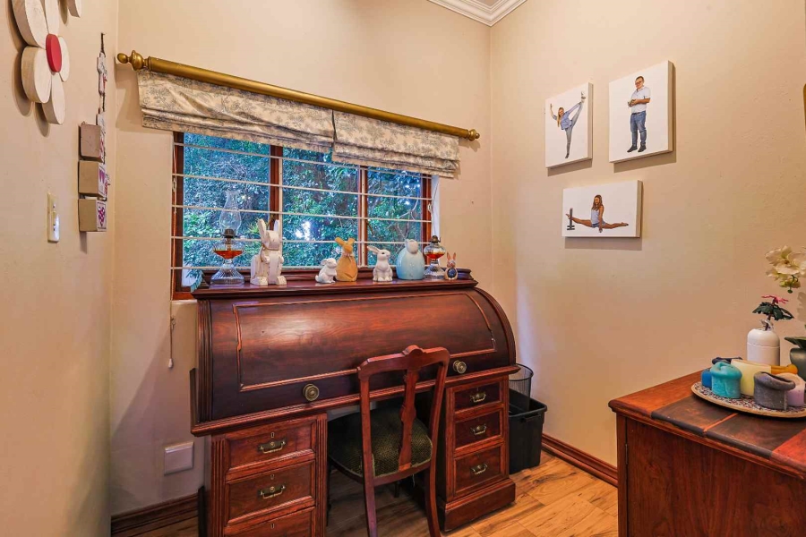 5 Bedroom Property for Sale in Erasmuskloof Gauteng