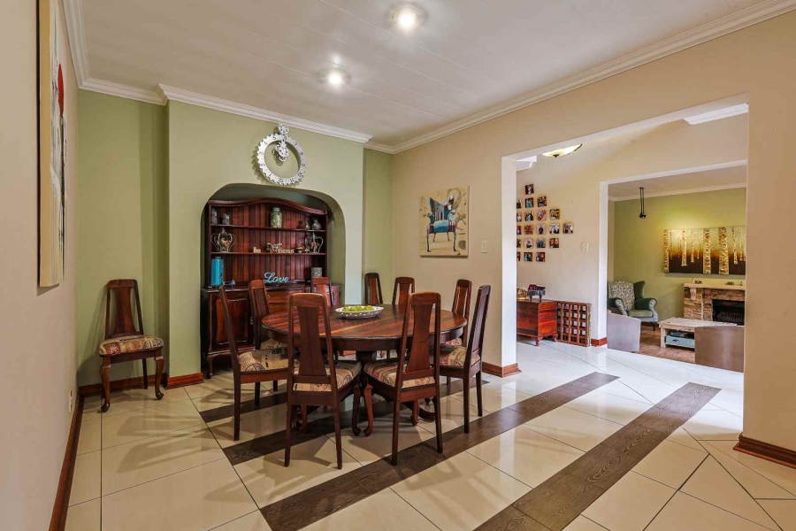 5 Bedroom Property for Sale in Erasmuskloof Gauteng