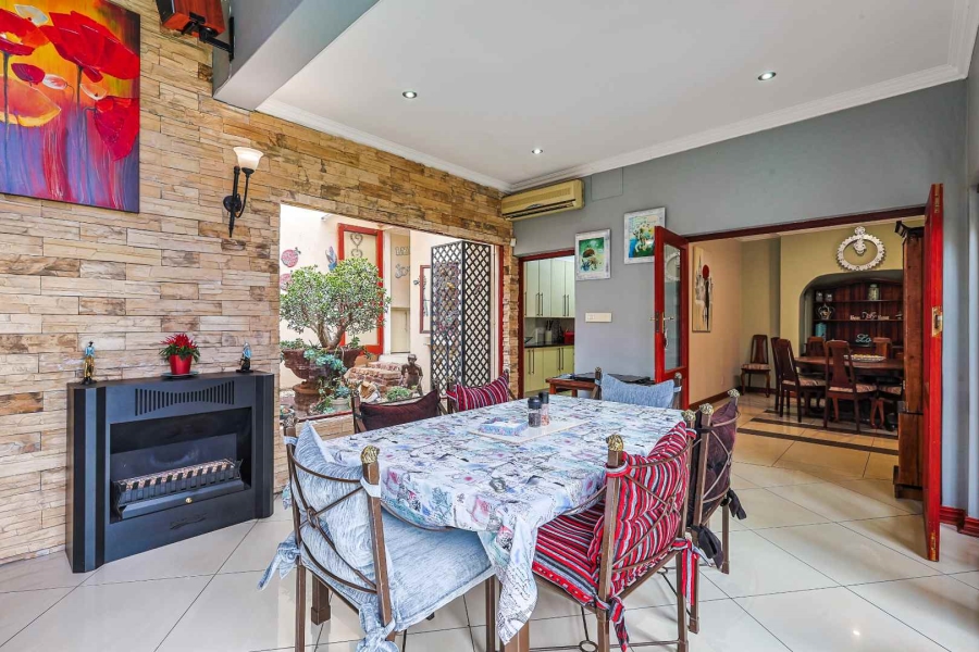 5 Bedroom Property for Sale in Erasmuskloof Gauteng