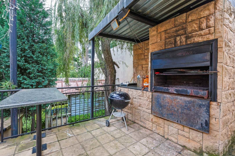 5 Bedroom Property for Sale in Erasmuskloof Gauteng