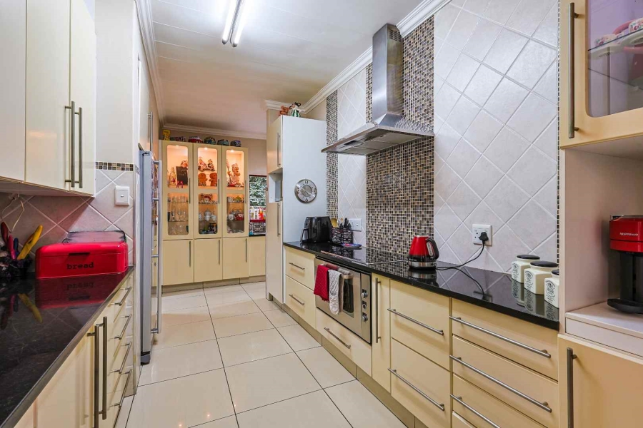 5 Bedroom Property for Sale in Erasmuskloof Gauteng