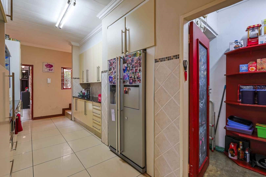 5 Bedroom Property for Sale in Erasmuskloof Gauteng