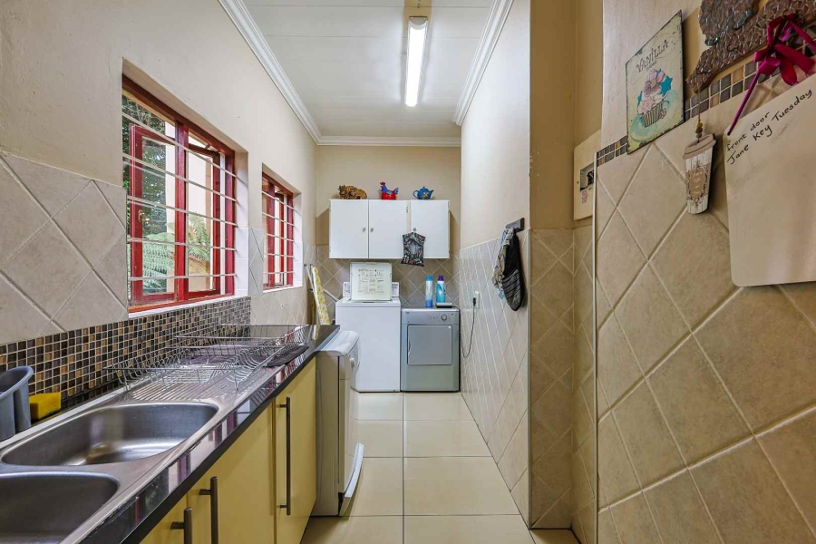 5 Bedroom Property for Sale in Erasmuskloof Gauteng