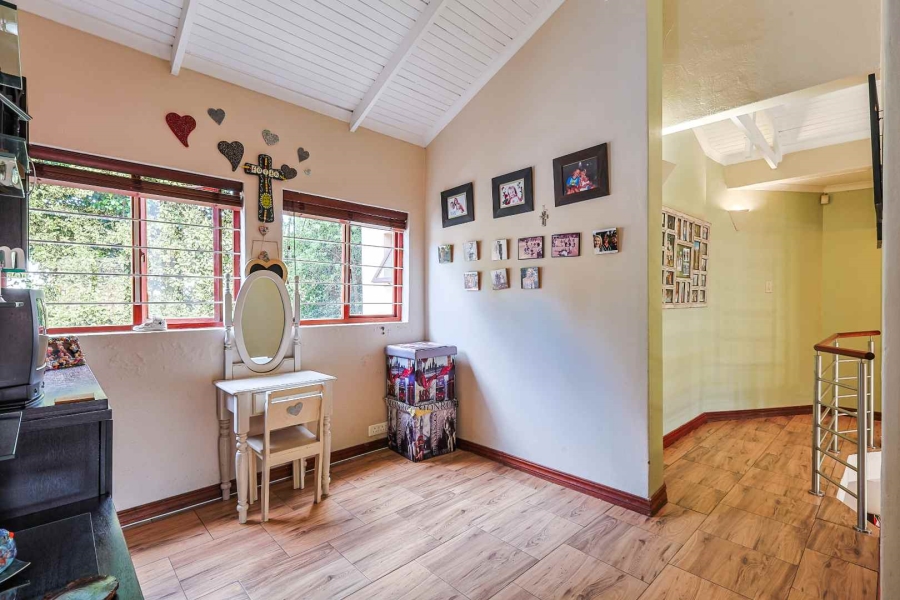 5 Bedroom Property for Sale in Erasmuskloof Gauteng