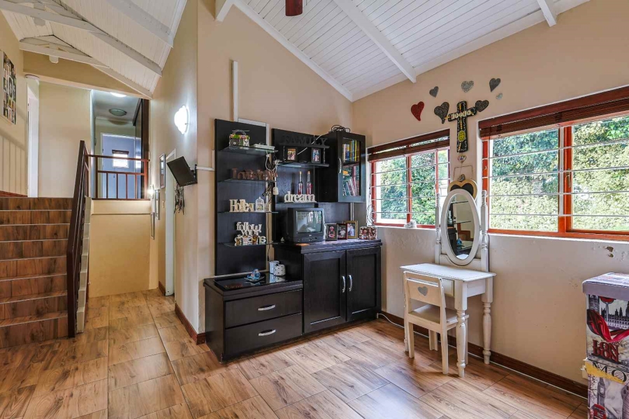 5 Bedroom Property for Sale in Erasmuskloof Gauteng