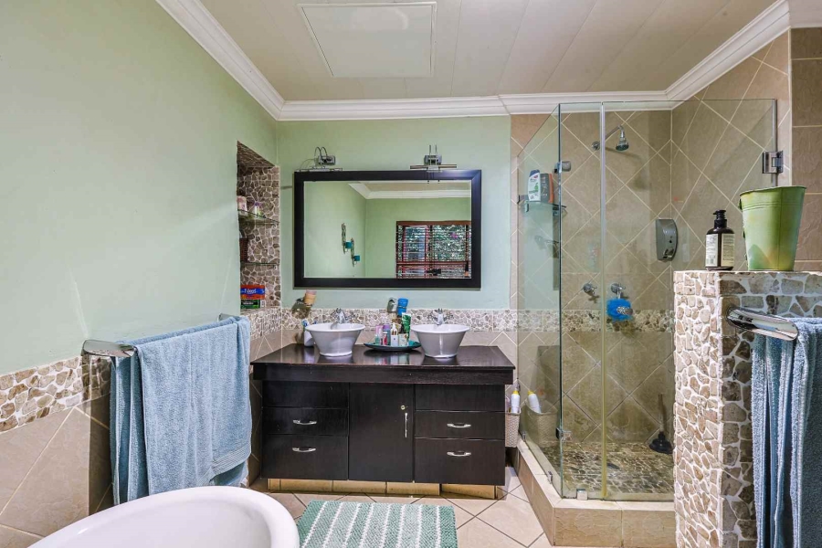 5 Bedroom Property for Sale in Erasmuskloof Gauteng