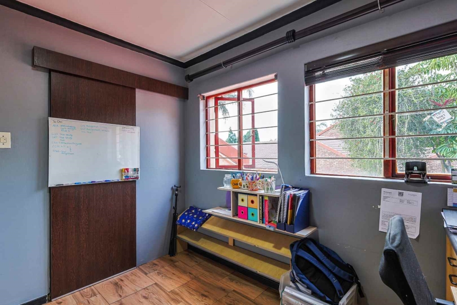 5 Bedroom Property for Sale in Erasmuskloof Gauteng