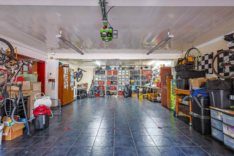 5 Bedroom Property for Sale in Erasmuskloof Gauteng