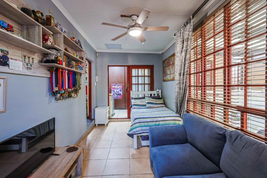 5 Bedroom Property for Sale in Erasmuskloof Gauteng