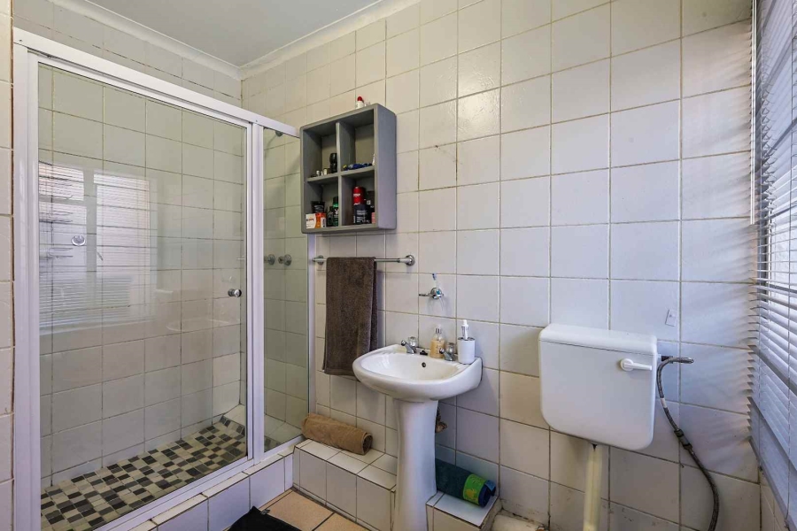 5 Bedroom Property for Sale in Erasmuskloof Gauteng