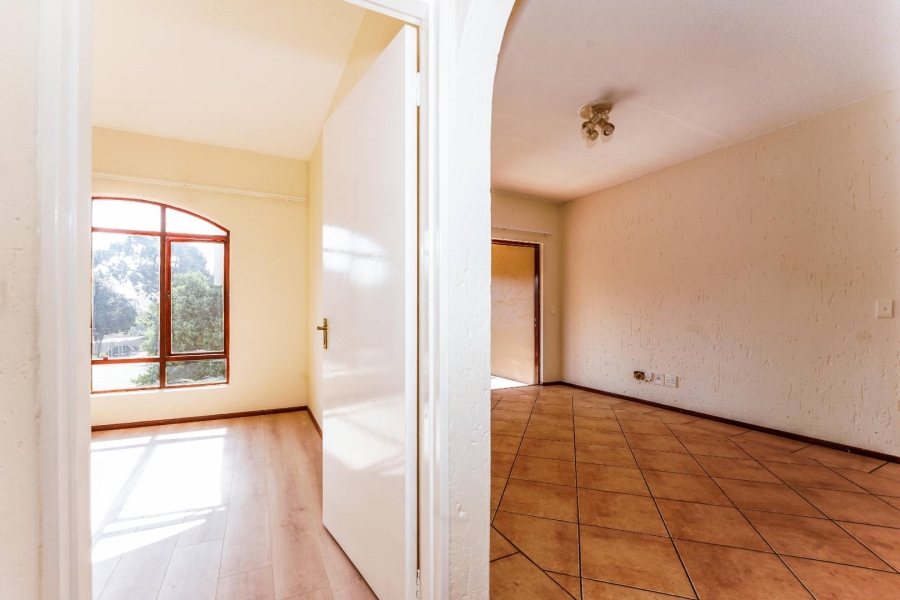 To Let 1 Bedroom Property for Rent in Lonehill Gauteng