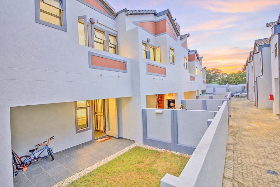 2 Bedroom Property for Sale in Honeydew Grove Gauteng