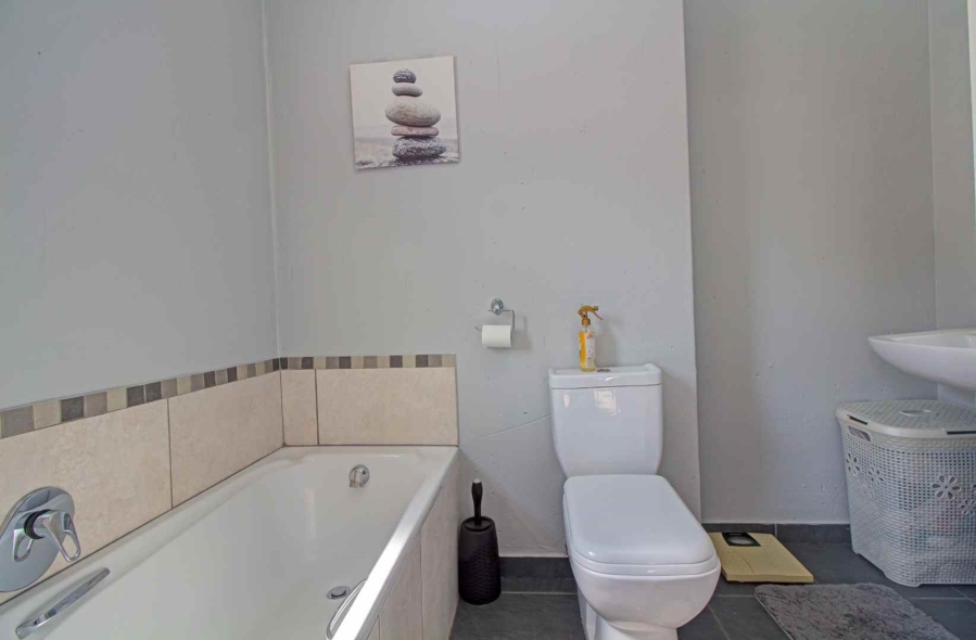 2 Bedroom Property for Sale in Honeydew Grove Gauteng
