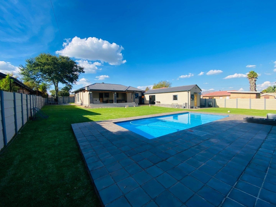 3 Bedroom Property for Sale in Horison Gauteng