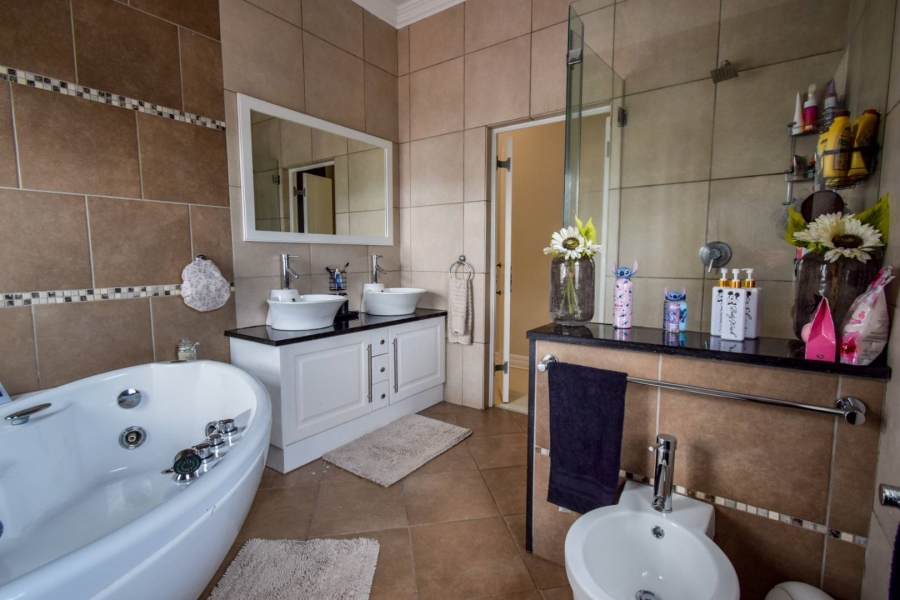 To Let 4 Bedroom Property for Rent in Muckleneuk Gauteng