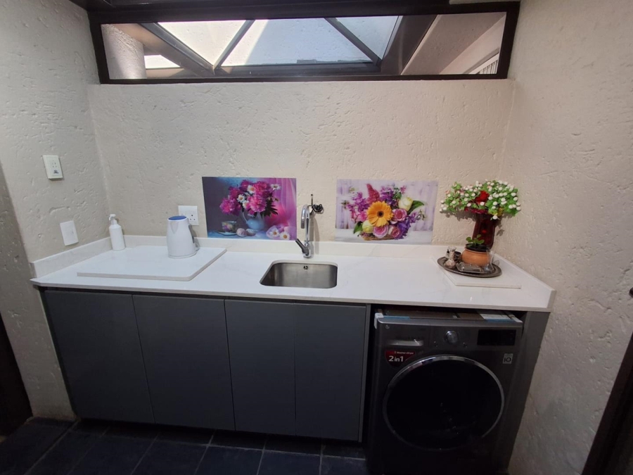 3 Bedroom Property for Sale in Glenvista Gauteng