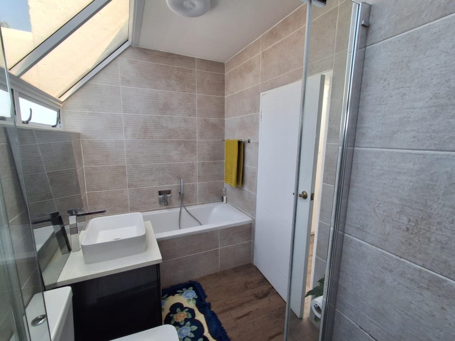 3 Bedroom Property for Sale in Glenvista Gauteng