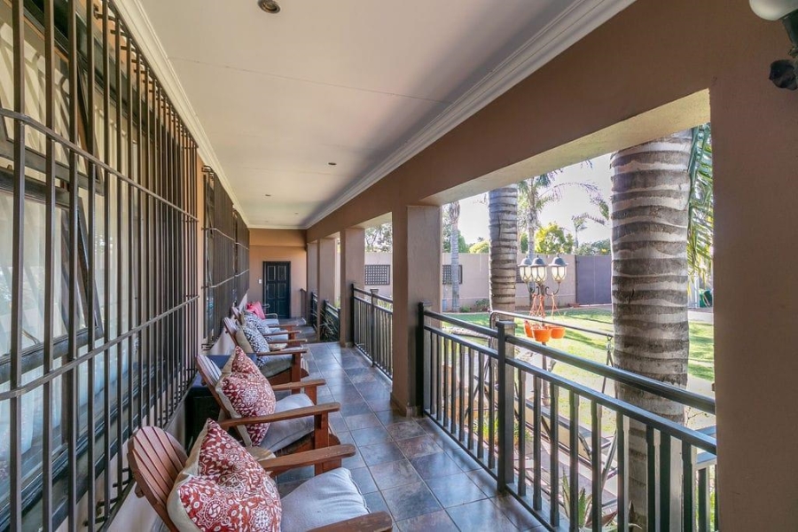 6 Bedroom Property for Sale in Glen Marais Gauteng