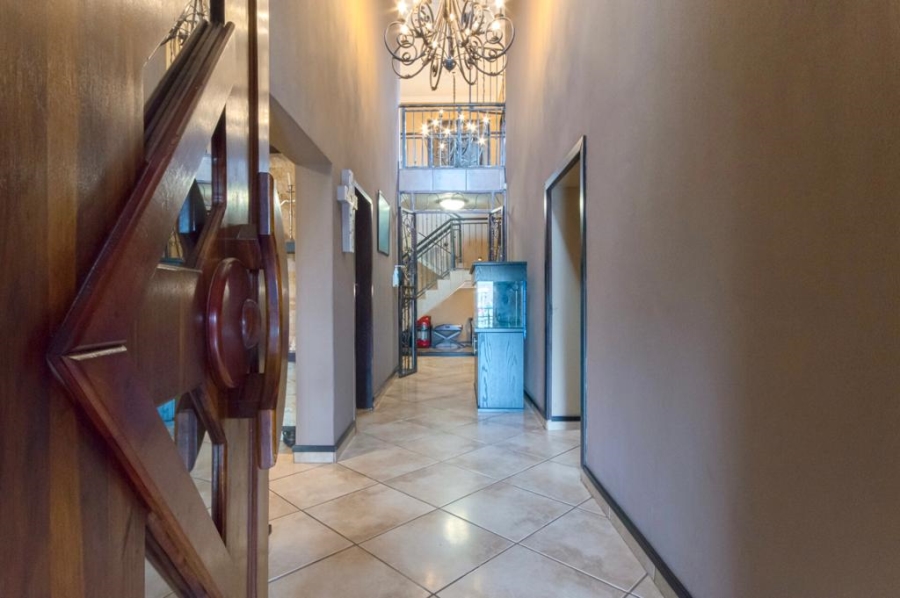 6 Bedroom Property for Sale in Glen Marais Gauteng