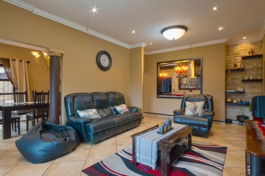 6 Bedroom Property for Sale in Glen Marais Gauteng