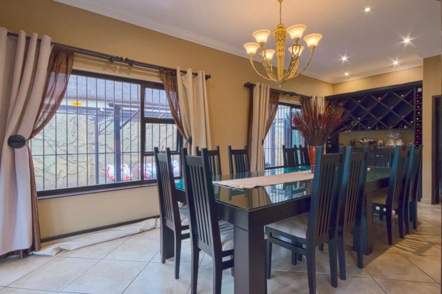 6 Bedroom Property for Sale in Glen Marais Gauteng