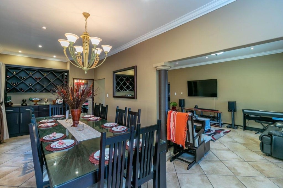 6 Bedroom Property for Sale in Glen Marais Gauteng