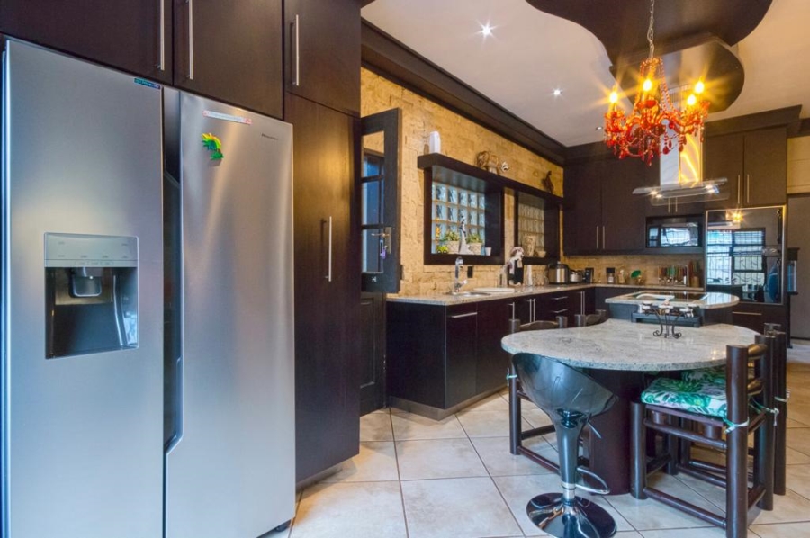 6 Bedroom Property for Sale in Glen Marais Gauteng