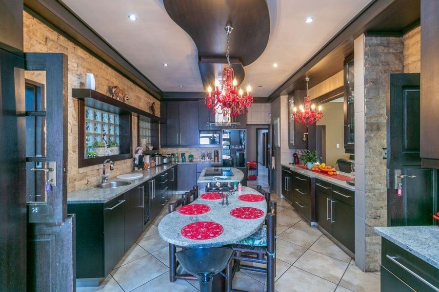 6 Bedroom Property for Sale in Glen Marais Gauteng