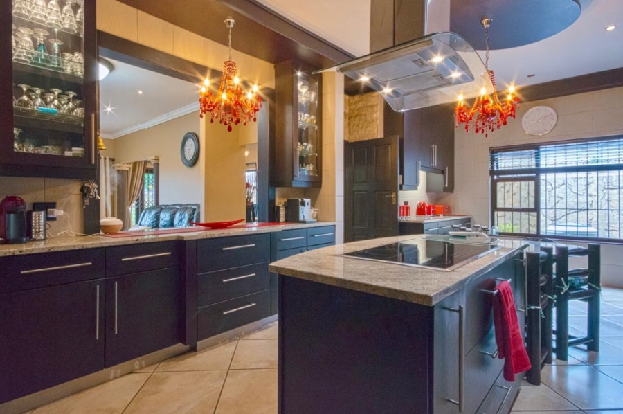 6 Bedroom Property for Sale in Glen Marais Gauteng