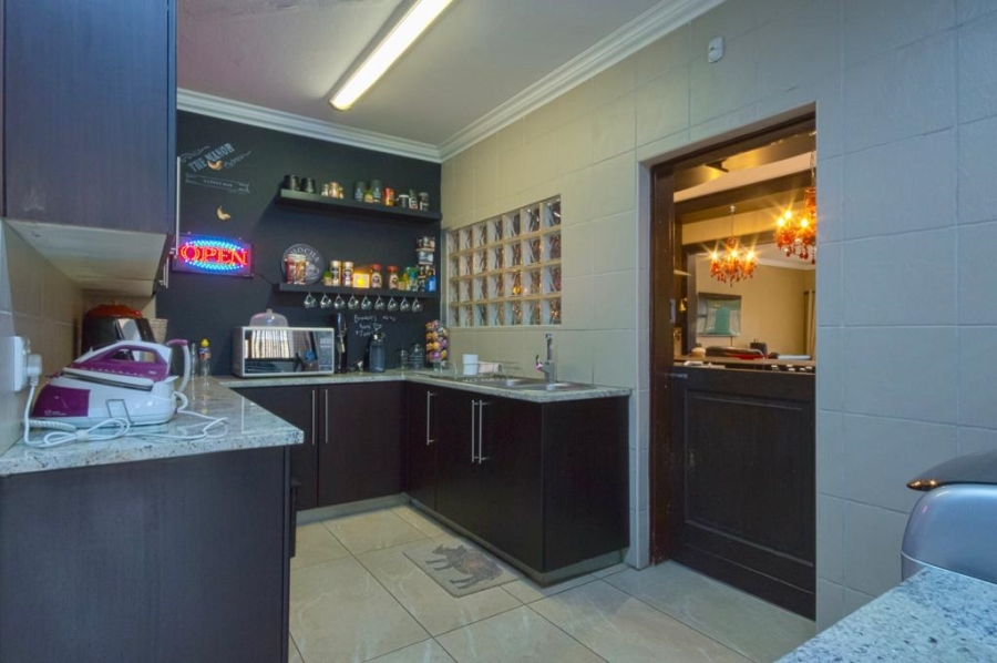 6 Bedroom Property for Sale in Glen Marais Gauteng