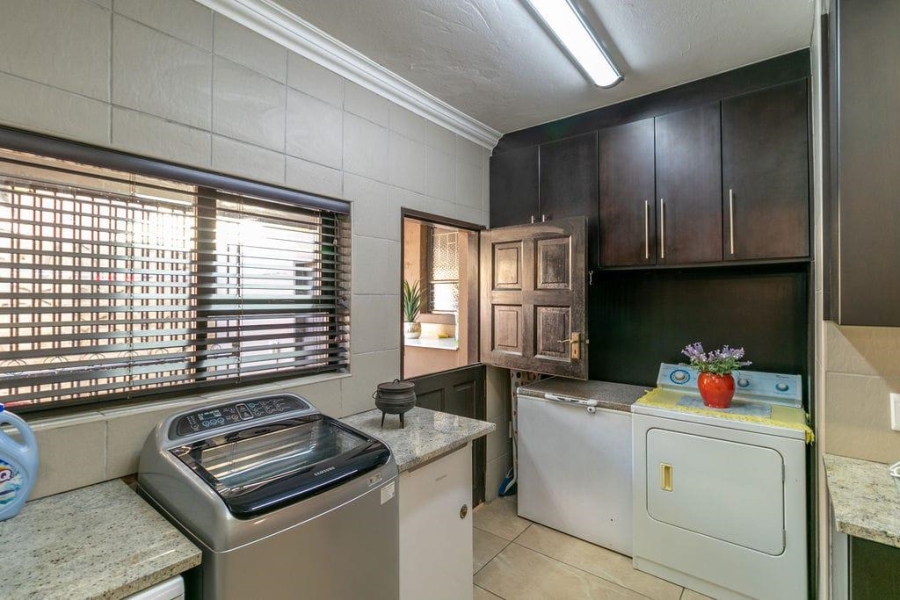 6 Bedroom Property for Sale in Glen Marais Gauteng