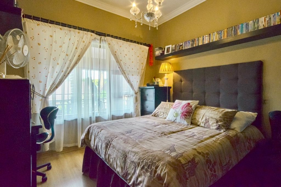 6 Bedroom Property for Sale in Glen Marais Gauteng